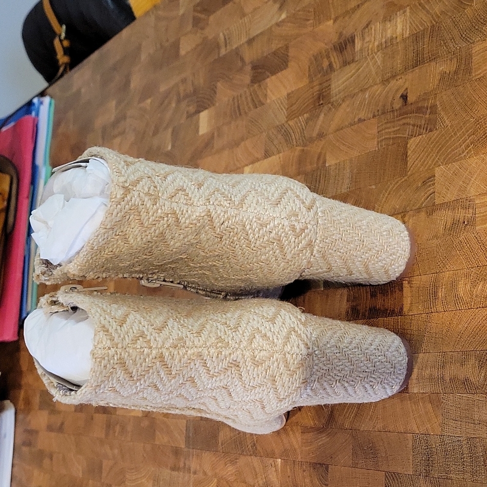 Boot - Picture 4 of 4